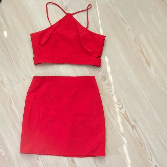 Red skirt set - Picture 2 of 4